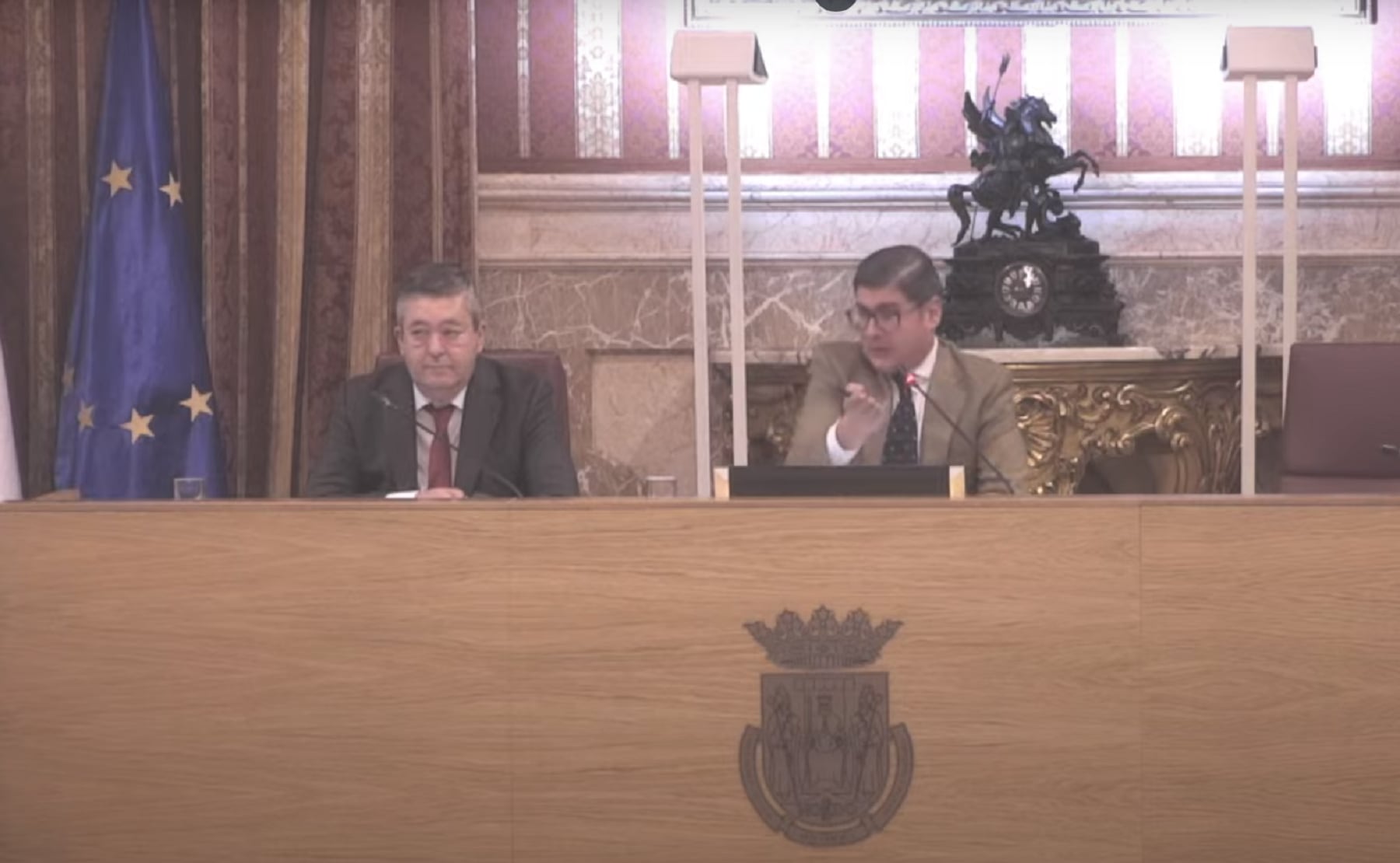 Pleno ordinario del Ayuntamiento de Sevilla con el presidente, Álvaro Pimentel.