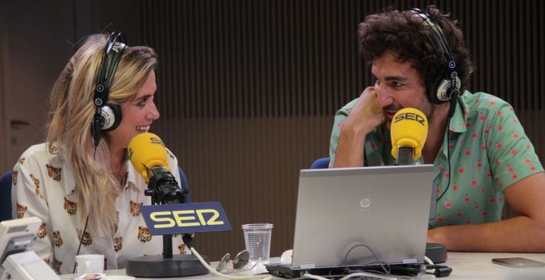 María León y Miki Esparbé en los estudios de Cadena SER