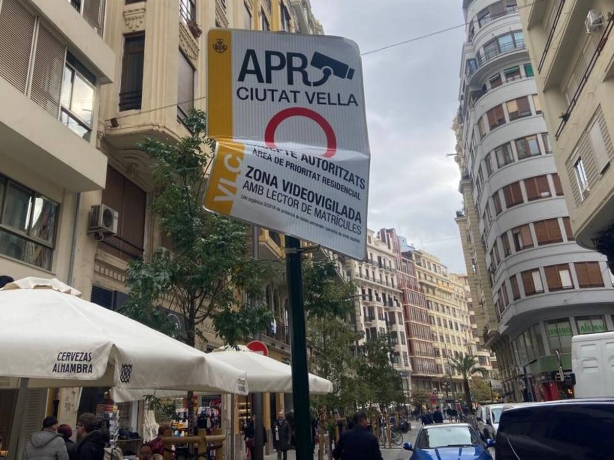 Un año después, el APR de Ciutat Vella lleva más de 170.000 multas y vecinos y comerciantes piden que se mejore