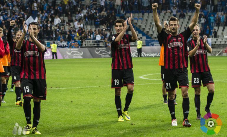 Els jugadors del Reus celebren la victòria a Oviedo.