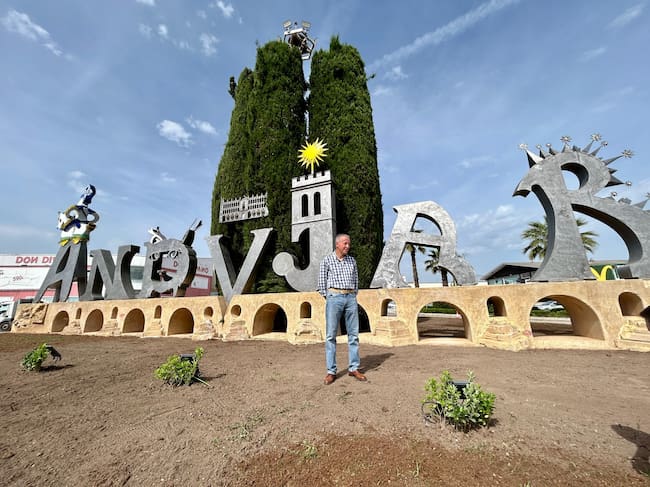 Andújar estrena una escultura identitaria obra del artista Manuel López