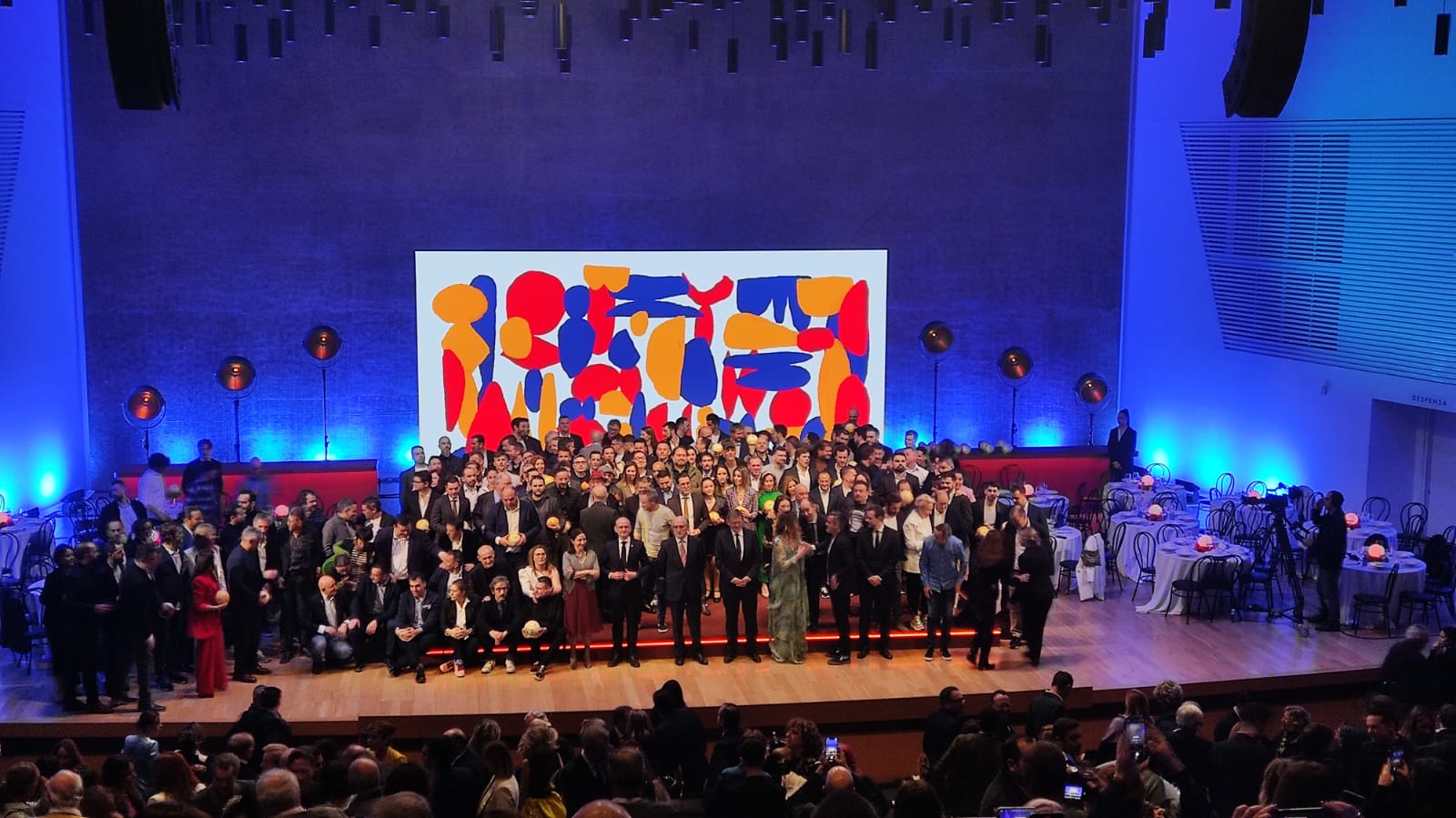 Foto de familia de los premiados en la gala Soles Guía Repsol 2023