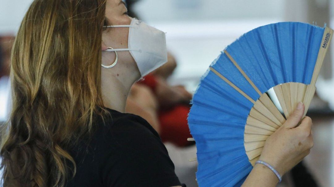 Con calor, pero con mascarilla