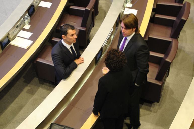 Els consellers liberals, Jordi Gallardo, Carles Naudi i Judit Pallarès al Consell General.