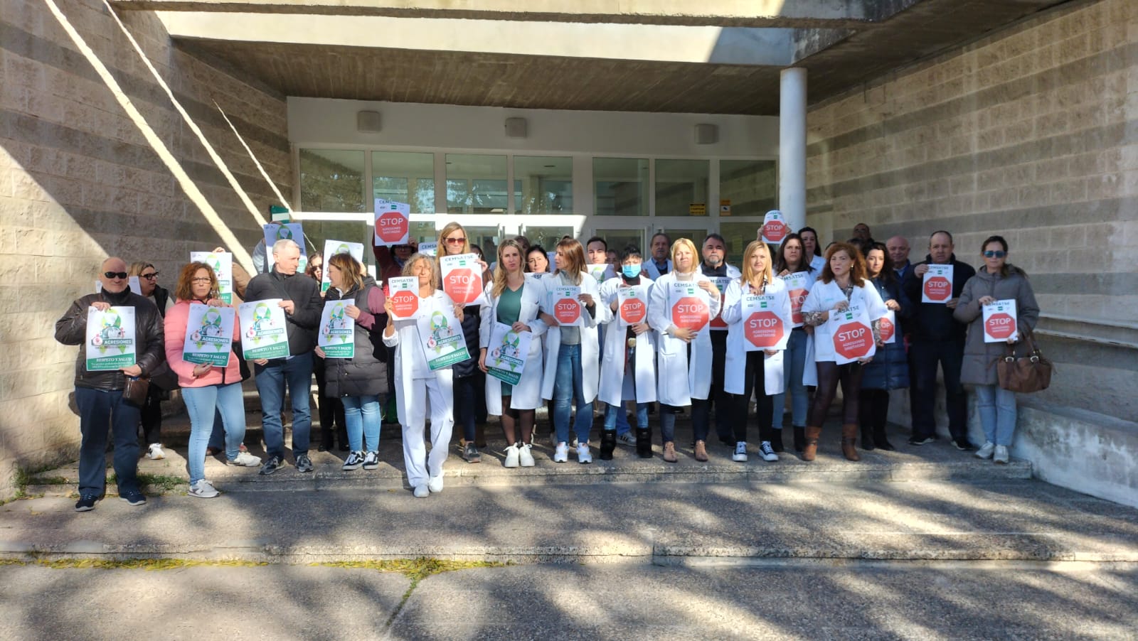 Concentración a las puertas del centro de salud de Casetas