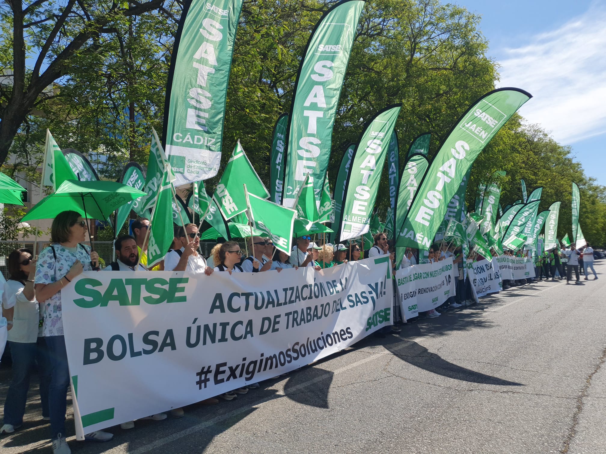 Concentración del sindicato de Enfermería SATSE ante la Consejería de Salud, en la Avenida de la Innovación.