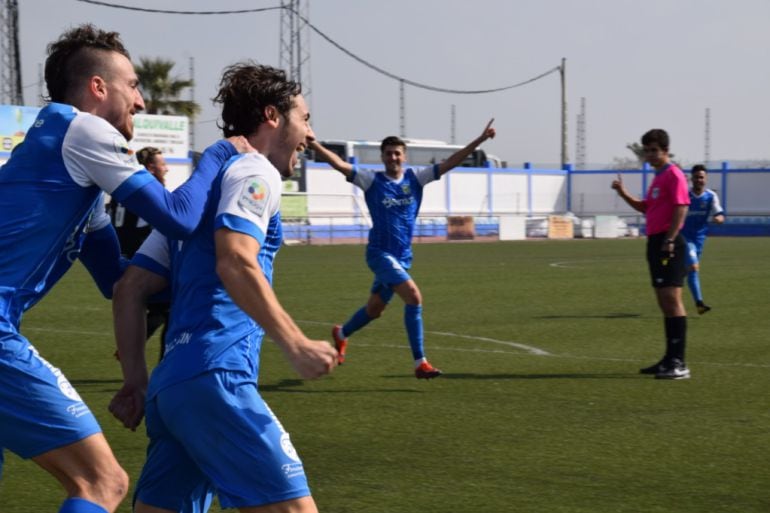 Jugadores del Guada celebrando uno de los goles ante el Alcalá