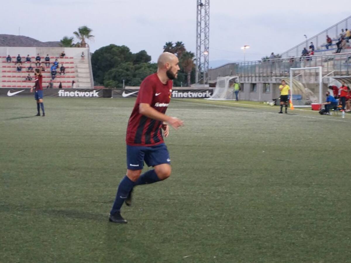 Prieto: "Sentí una sensación especial al debutar en liga con el Eldense"