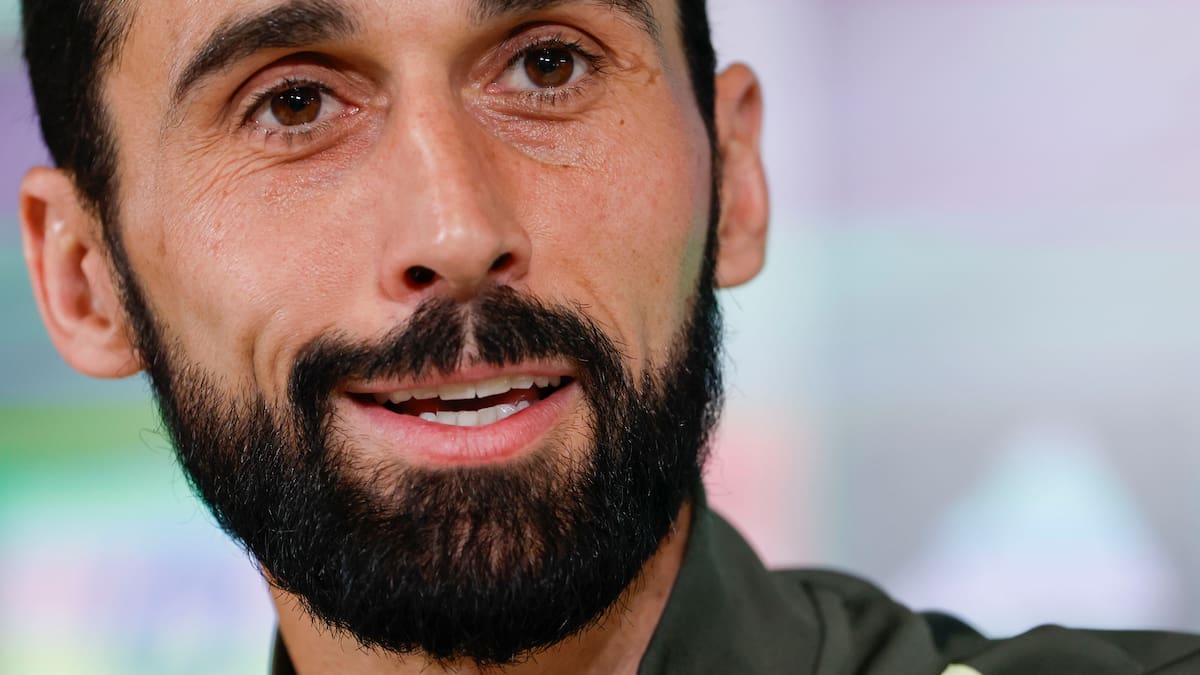 El sofá gris de Arbeloa: "Animo a todos a trabajar y si no estás contento, vienes"