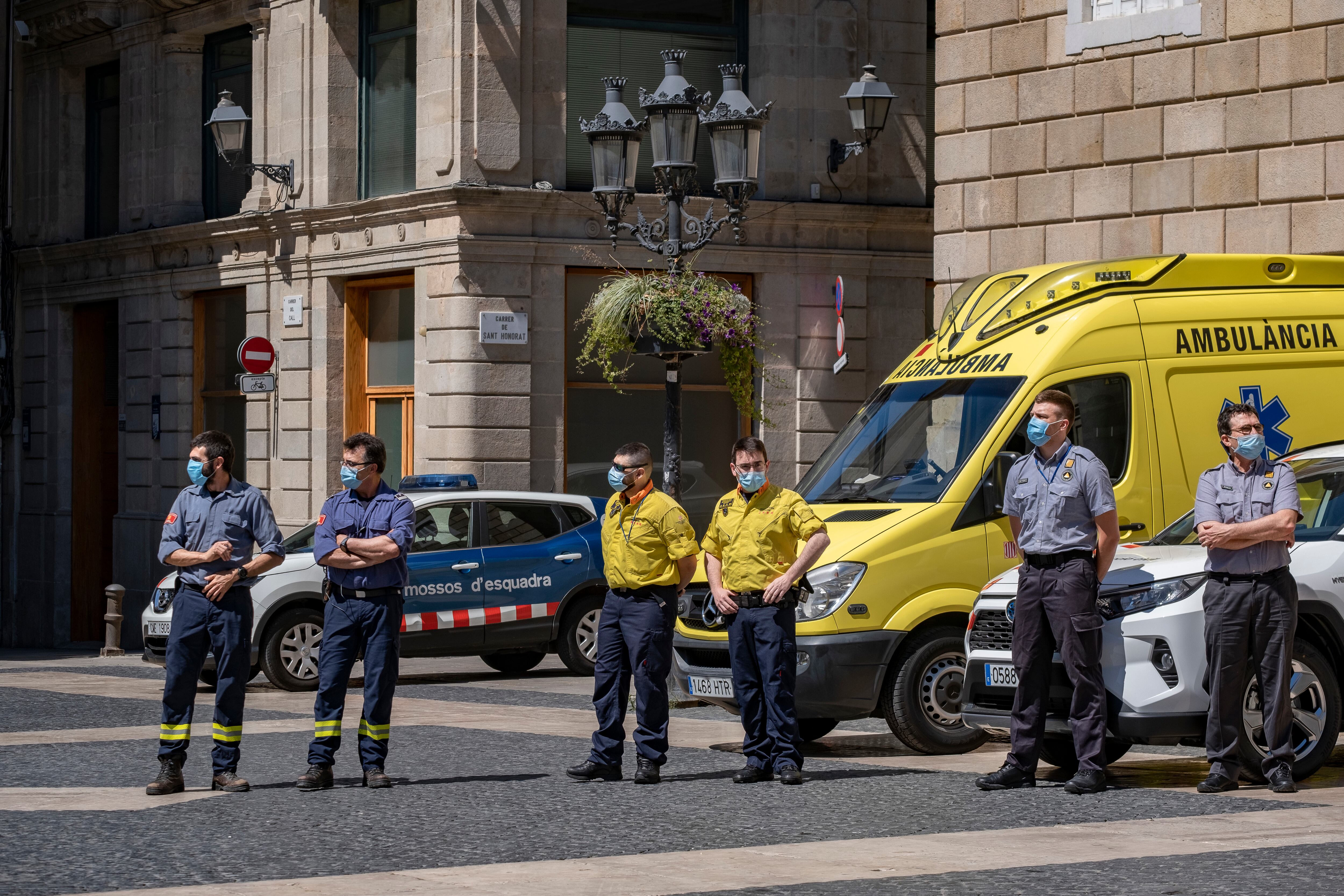 Miembros de los servicios de emergencias en Cataluña. Archivo.