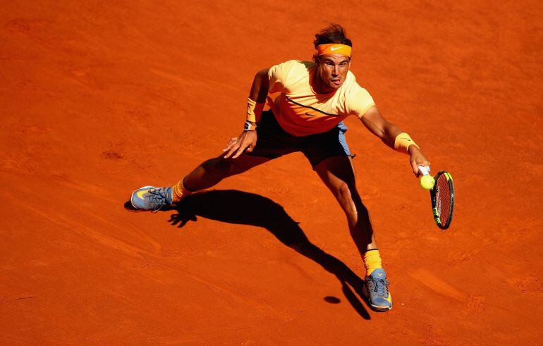 Nadal devuelve una bola a Kuznetsov en Madrid