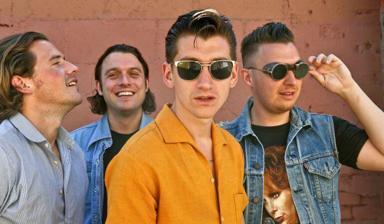 Los Arctic Monkeys regresan con un giro de timón en su estilo musical