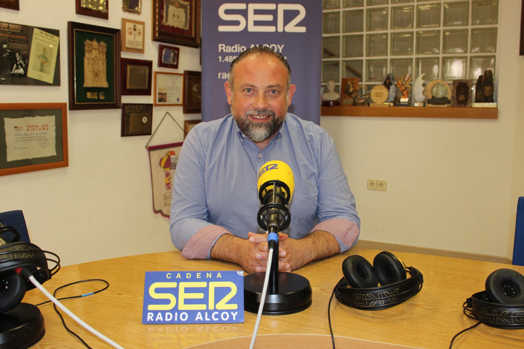 Toni Justicia, en el estudio central de Radio Alcoy