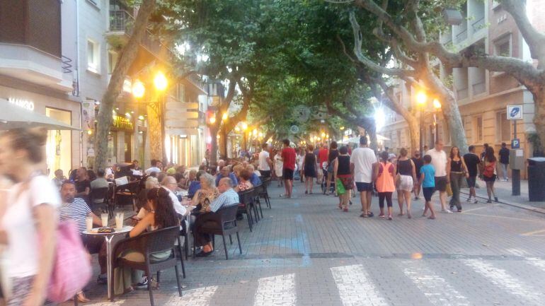 Imagen de la calle Marqués de Campo, en Dénia, el domingo 19 de agosto.