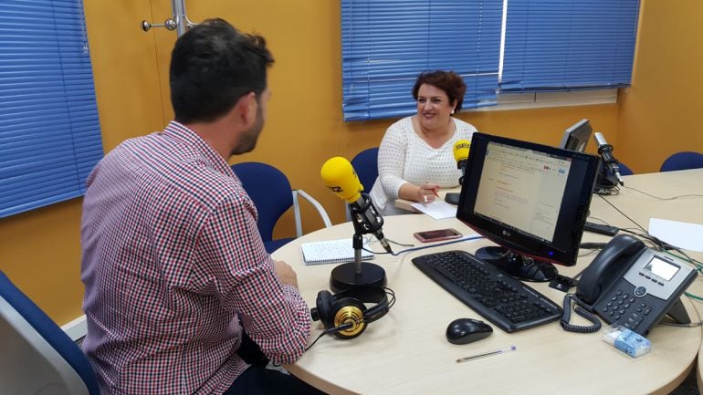 Enrique Árbol entrevista a la líder provincial del PSOE, Teresa Jiménez, en Radio Granada