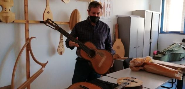 Fabricación de guitarras clásicas y flamencas