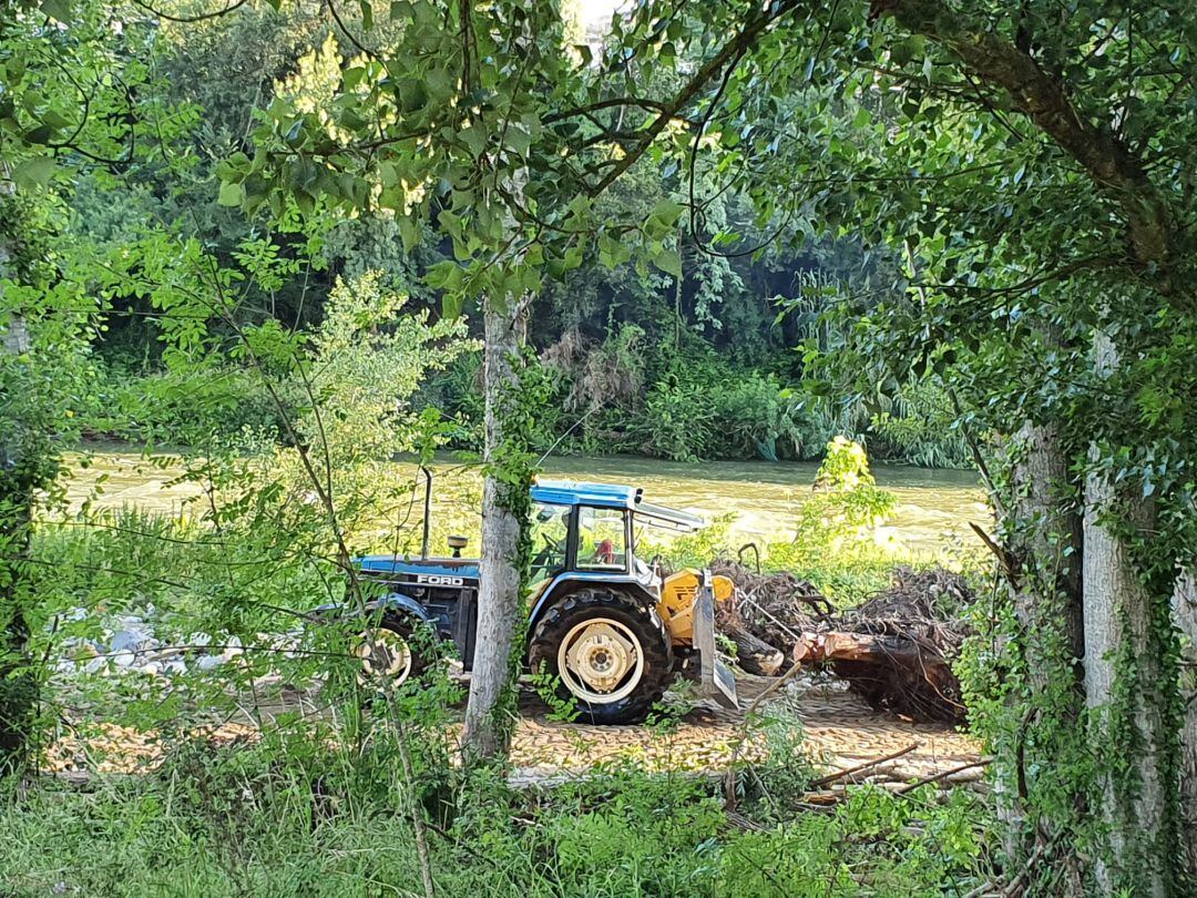 Alguna de les actuacions de l&#039;ACA a tocar del riu