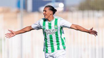 Yanis Senhadji, con la camiseta del Real Betis