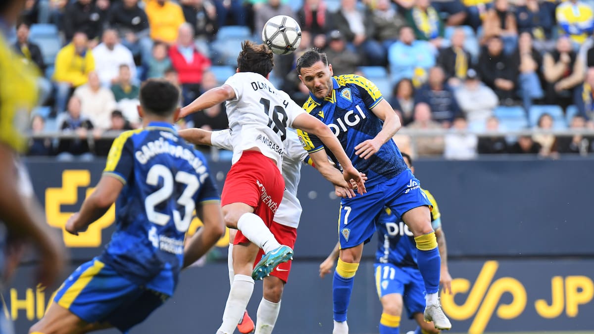 El Cádiz CF se desploma ante un Andorra de paseo