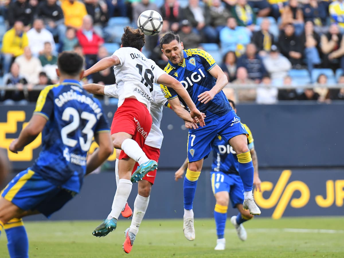 El Cádiz CF se desploma ante un Andorra de paseo