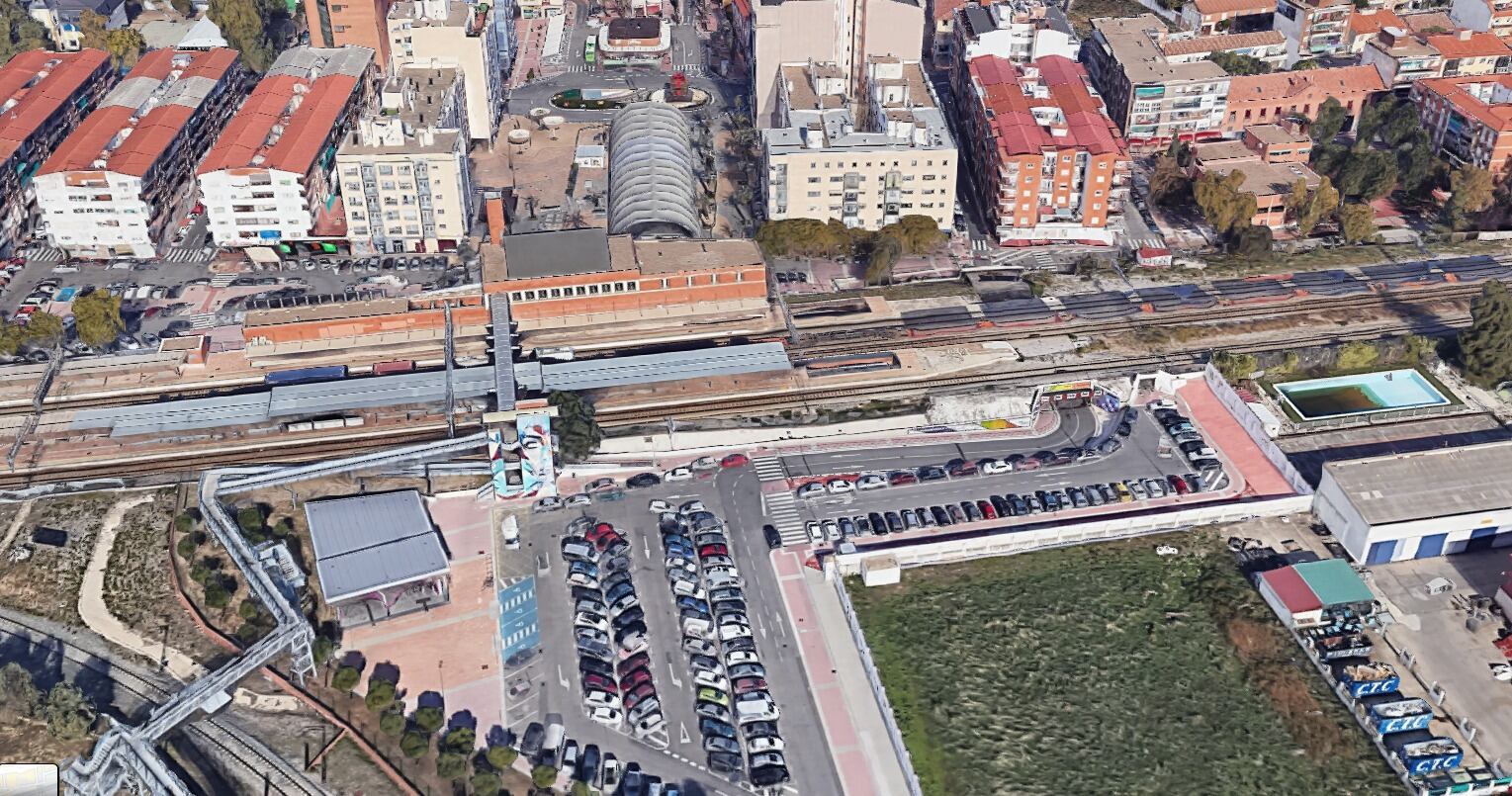 Aparcamiento de la estación de Torrejón de Ardoz junto a la Plaza de España