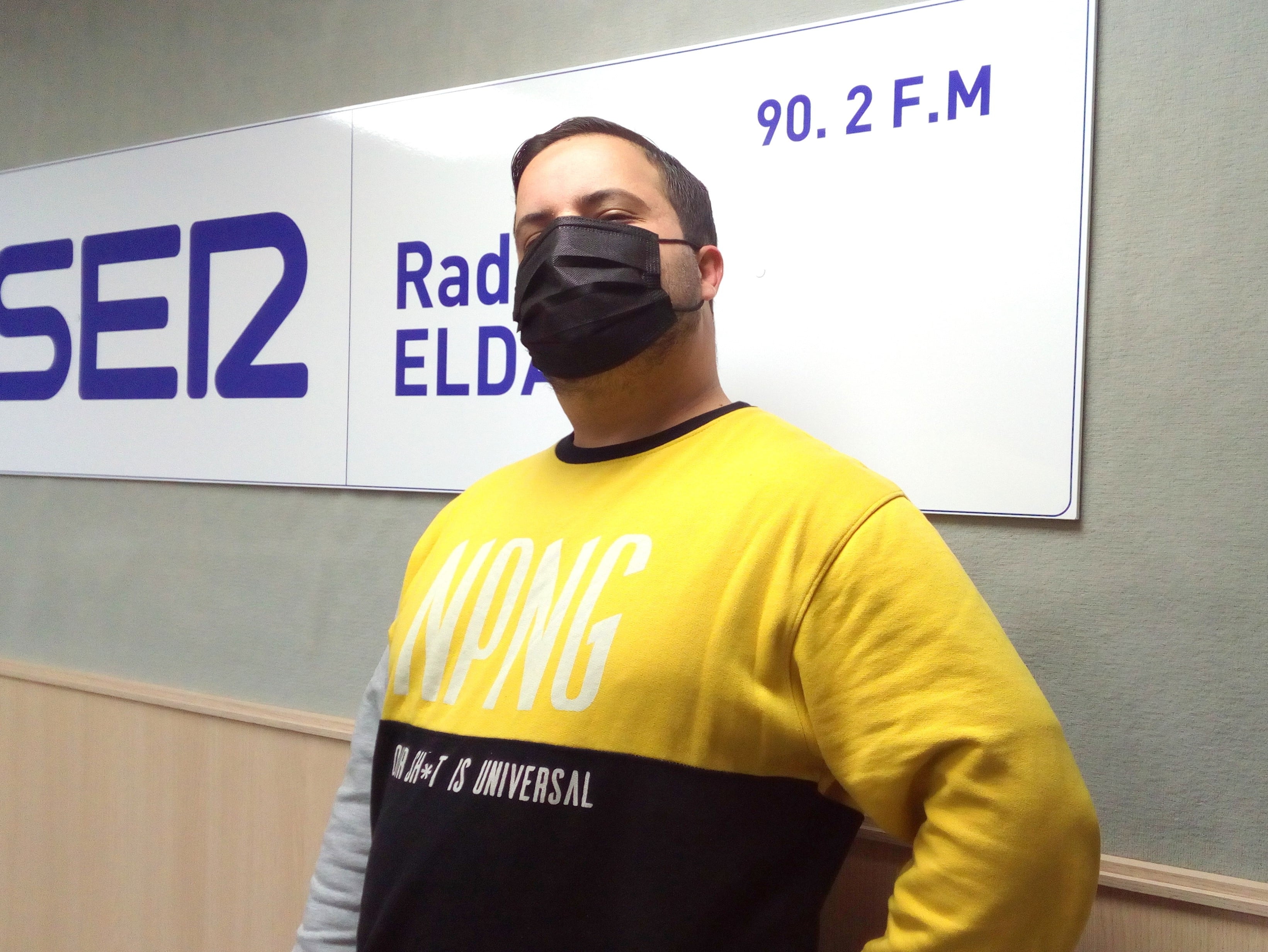 Carlos Porcel, en el estudio de Radio Elda SER