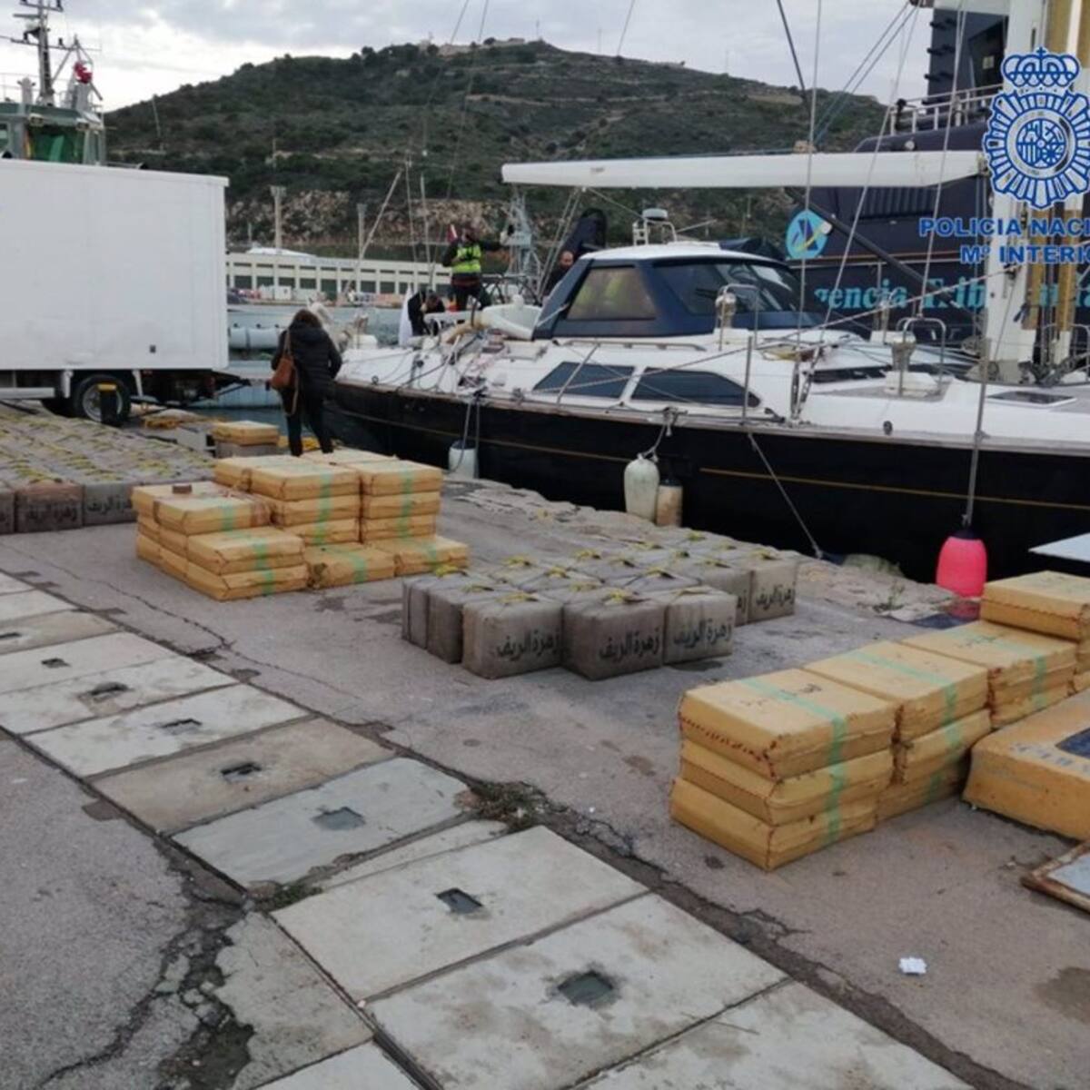Dos detenidos en aguas de Cartagena en un velero con casi 5 toneladas de hachís