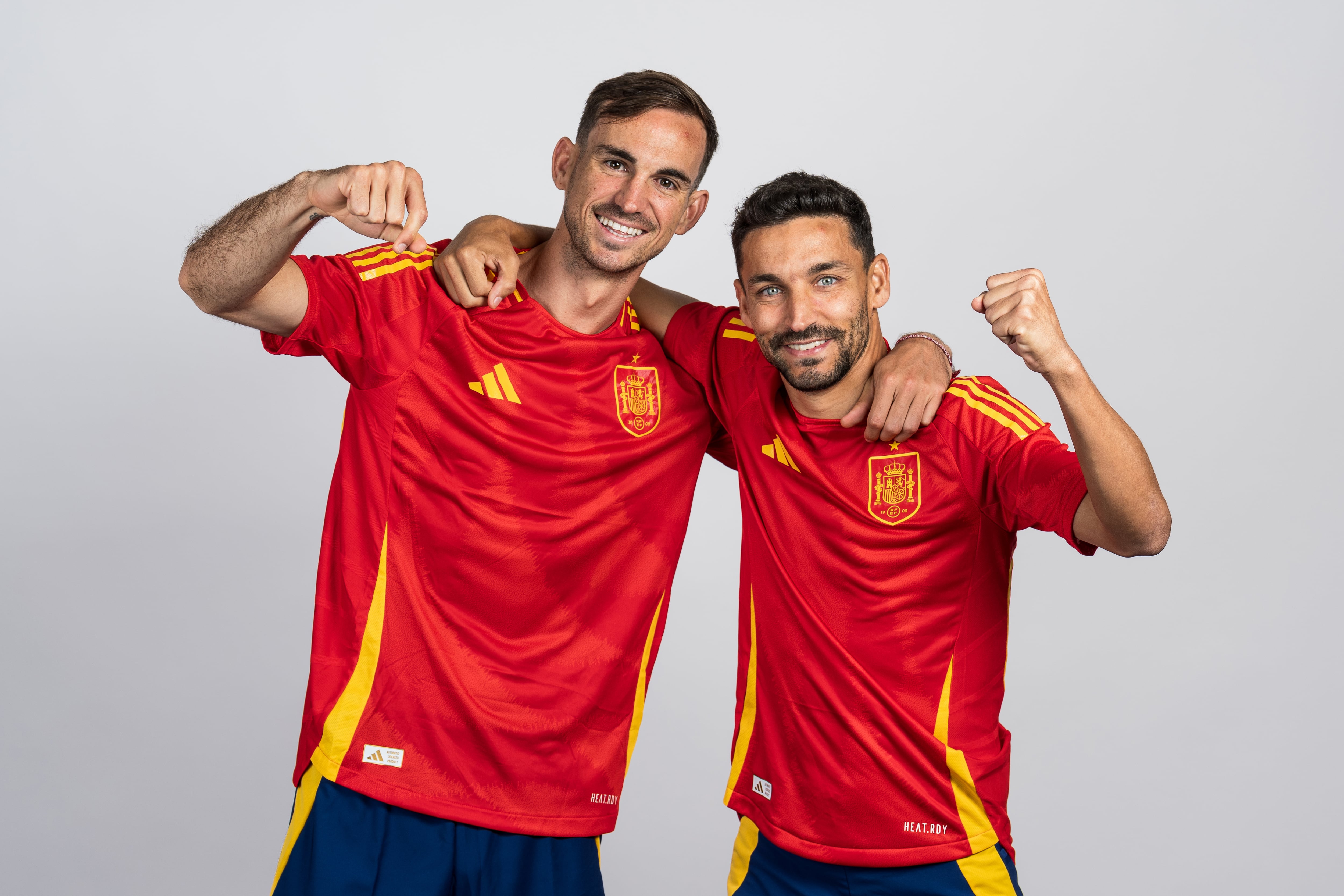 Fabián Ruiz y Jesús Navas, dos de los jugadores de Los Palacios y Villafranca