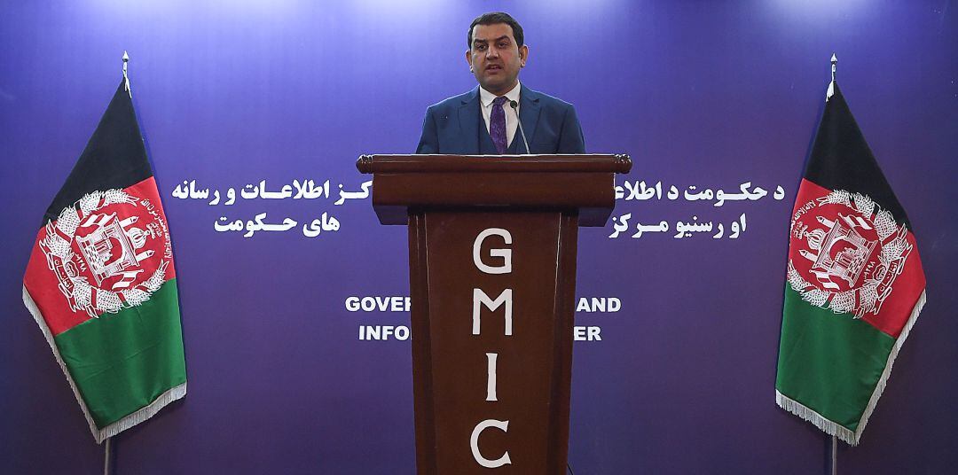 Jamshid Rasuli, portavoz de la oficina del Fiscal General de Afganistán, observa mientras habla durante una conferencia de prensa en Kabul el 27 de enero de 2019. - El fiscal general de Afganistán el 16 de diciembre de 2018, pidió al organismo rector mundial del fútbol FIFA que comparta evidencia sobre las denuncias de abuso sexual y físico contra el equipo nacional femenino.