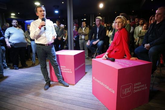 El candidato de UPyD, Martín de la Herran, con Rosa Díez