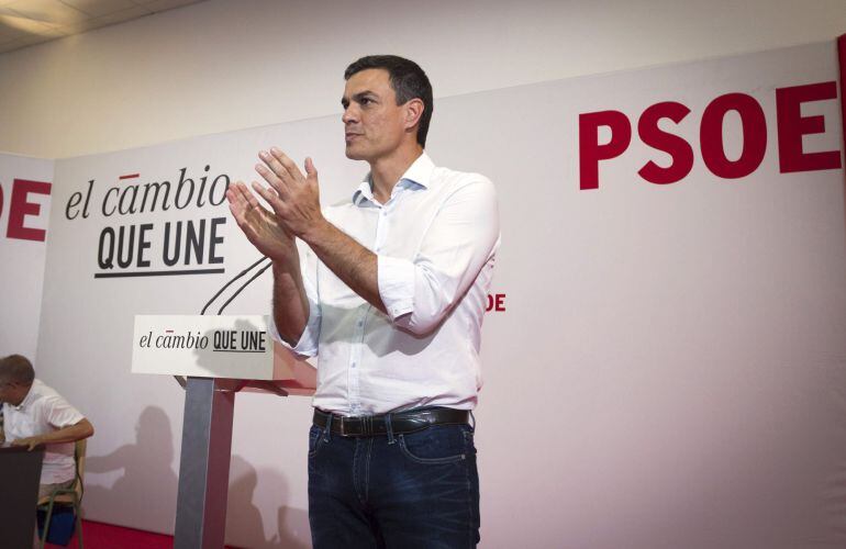 El líder socialista, Pedro Sánchez, durante su intervención en la inauguración, hoy en Mérida.