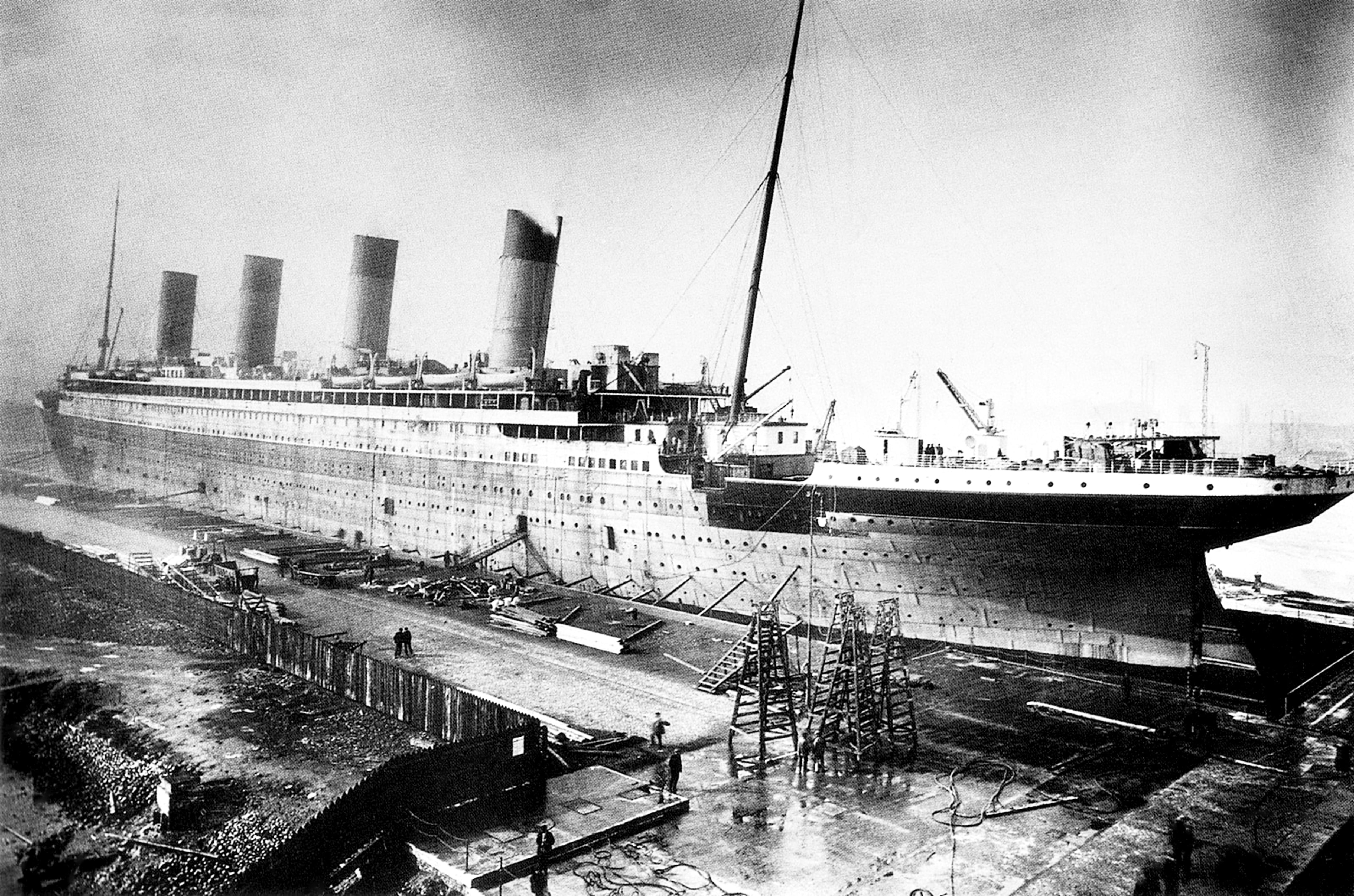 El Titanic durante su construcción en el astillero Harland and Wolff de Belfast