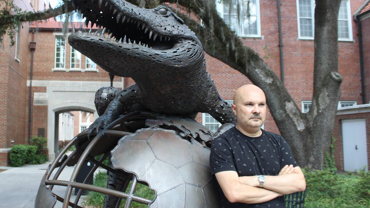 Alejandro Cuevas, premio de la Crítica de Castilla y León 2024, con Lorena Bodas de Todolibro, previa a su visita a Aranda de la mano de la Asociación de Libreros de Castilla y León