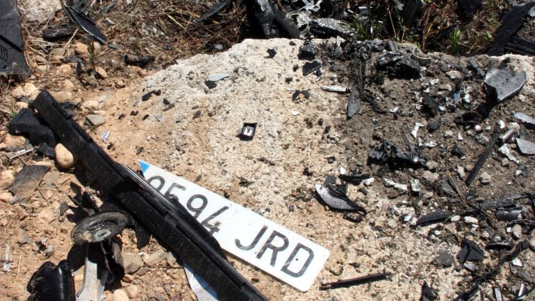 Detall de les restes de l'accident mortal a la TV-7211 a Constantí, que ha costat la vida a un nen de quatre anys