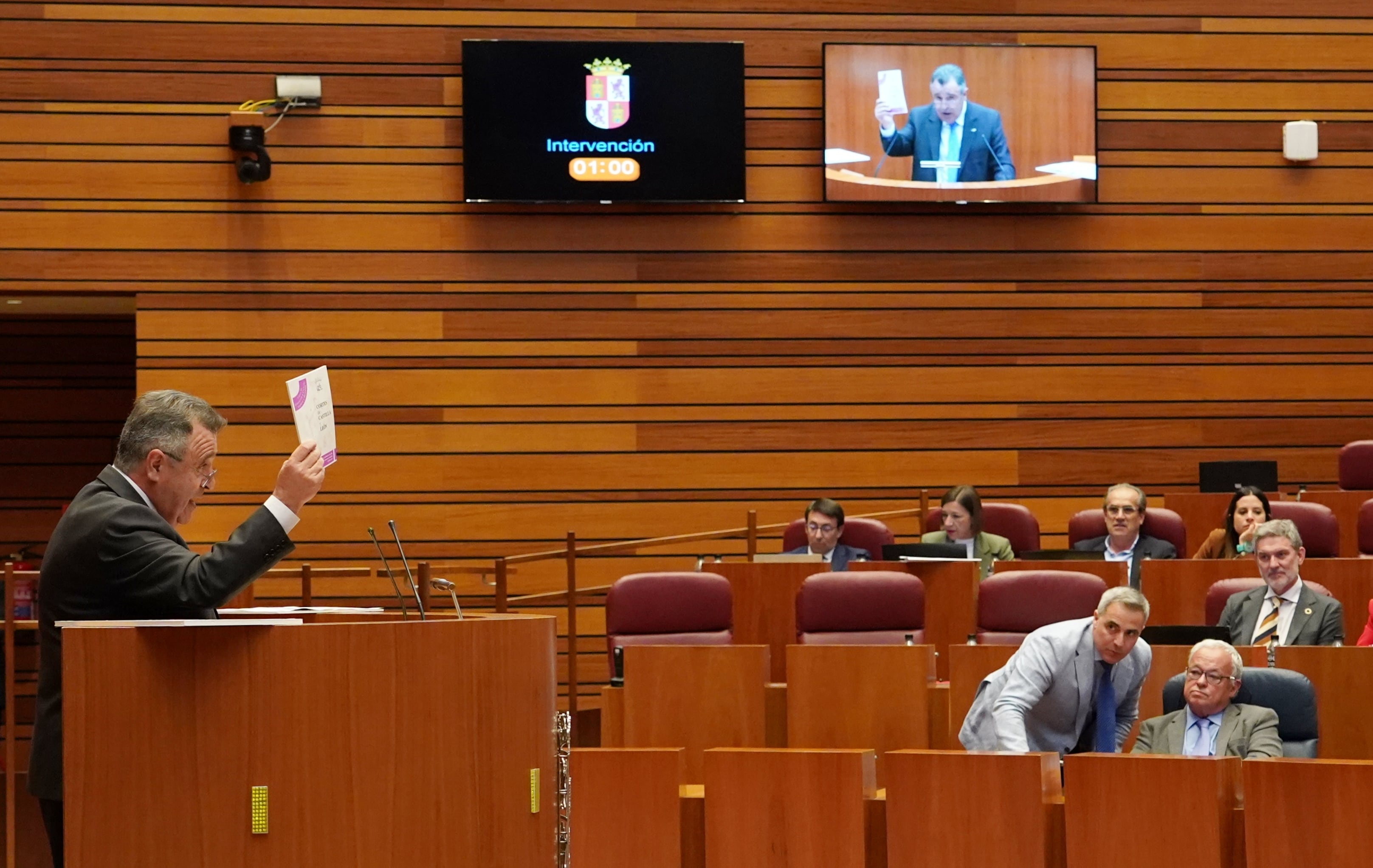 Intervenci�n del procurador socialista Jos� Ignacio Mart�n Benito durante la segunda sesi�n del Pleno de las Cortes