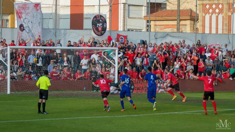 Camino, de penalti, anotó el tanto del triunfo frente al Alavés B