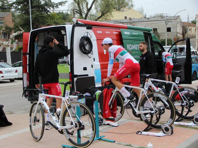 Varios corredores se preparan para participar en la XV Cronoescalada al Castillo en Cuéllar
