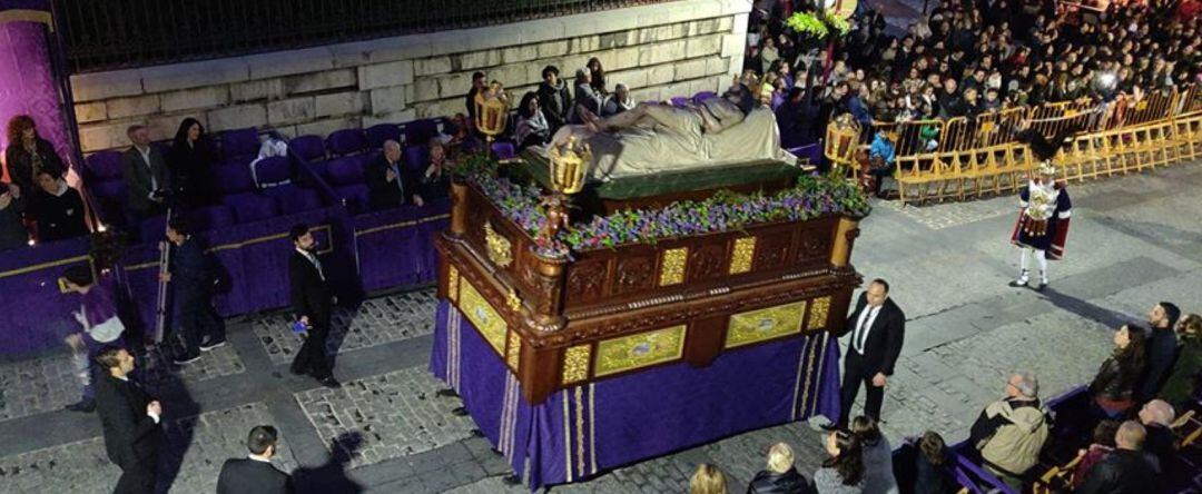 Procesión del Cristo Yacente en la calle Bernabé Soriano de la capital.