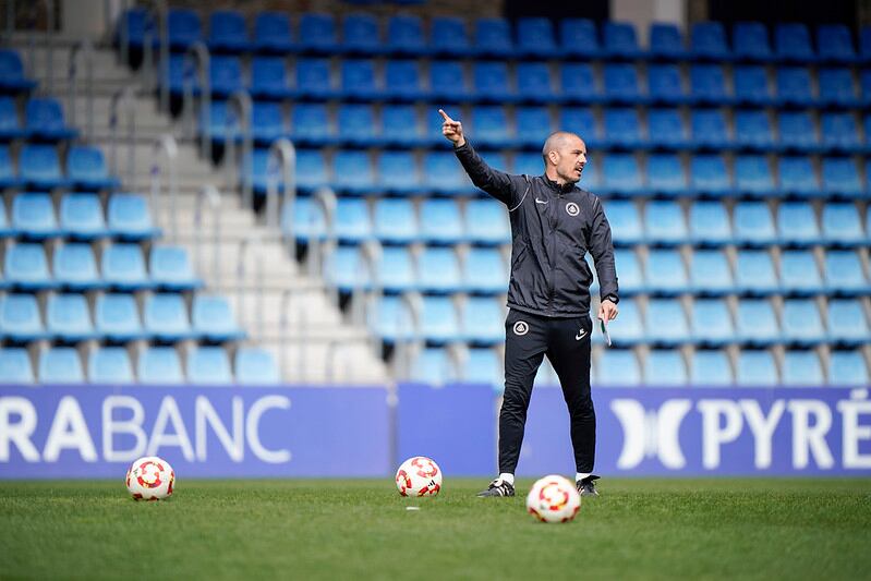 L&#039;entrenador tricolor, Beto Company, durant l&#039;entrenament previ abans de viatjar a Pamplona