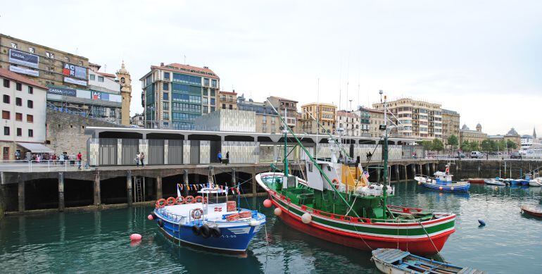 Vista de la lonja del puerto de San Sebastián. 