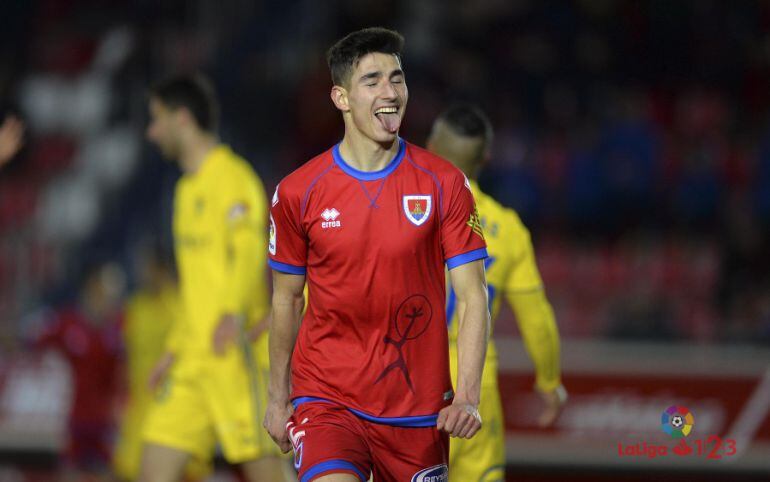 Pere Milla celebra su gol ante el Cádiz en Los Pajaritos.