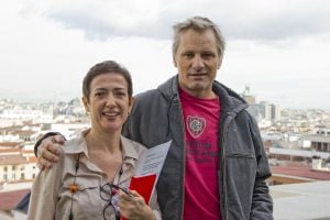 Viggo Mortensen y María Guerra en la terraza de Radio Madrid