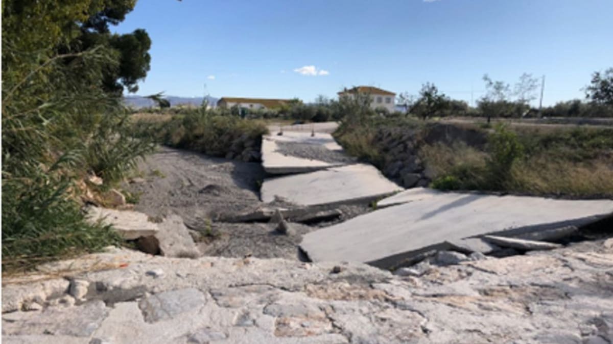 Agricultura desarrolla obras de urgencia en caminos rurales afectados por la DANA
