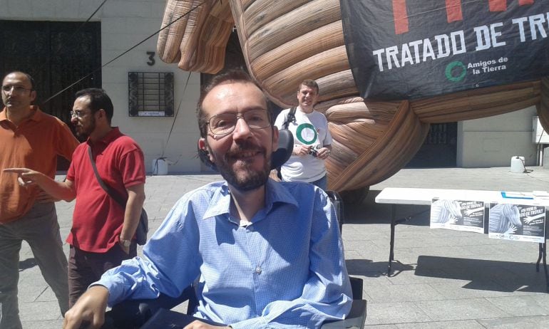 Pablo Echenique durante el acto contra la TTIP