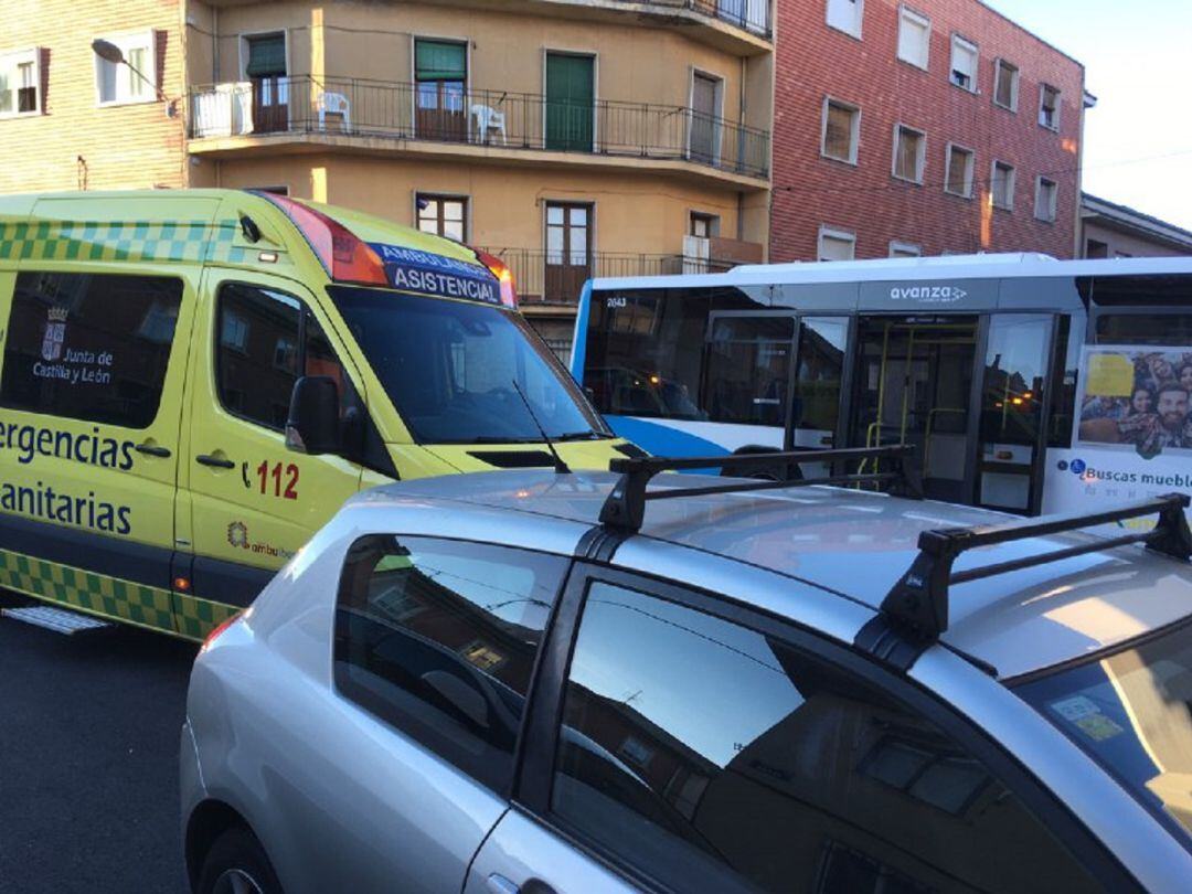 Tres personas heridas en un autobús urbano