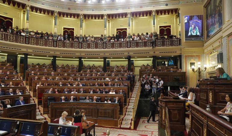 Vista del hemiciclo del Congreso al inicio hoy de la sesión constitutiva de las Cortes Generales de la XII legislatura.