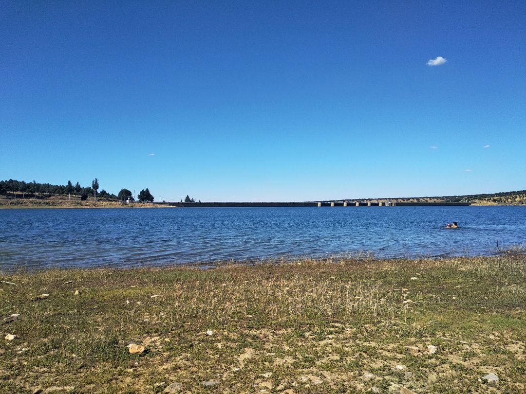 Imagen de parte del pantano de Santa Teresa