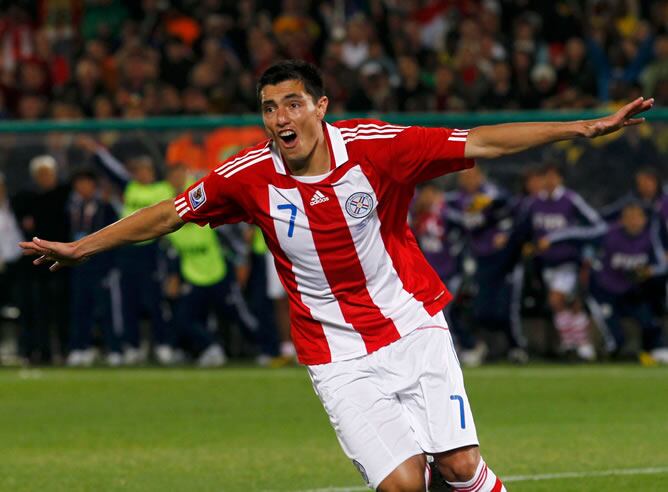 Cardozo celebra el penalti que les da la victoria frente a Japón