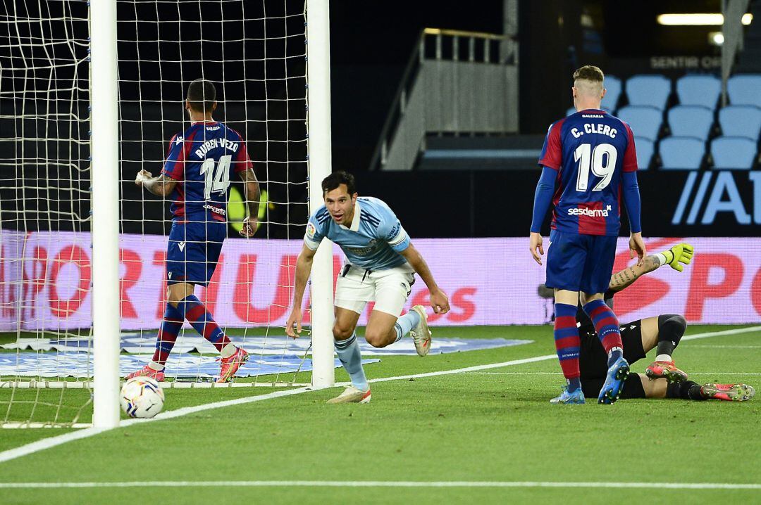 Augusto Solari of Celta Vigo celebrates after scoring his team&#039;s second goal during the La Liga Santander