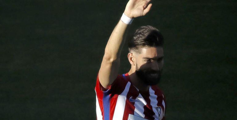 Carrasco saluda a la grada tras uno de sus goles